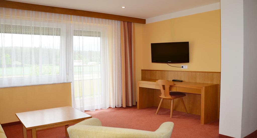 Hotel Fantur เวลเดน อัม เวิร์ทเทอร์ซี ภายนอก รูปภาพ